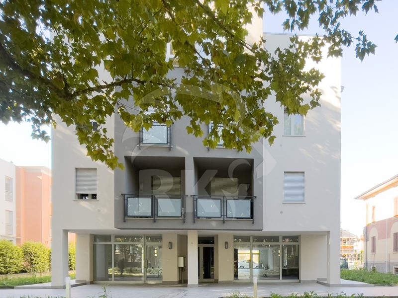 Immobile commerciale in Vendita a Mirandola, 360'000€, 297 m², con Box