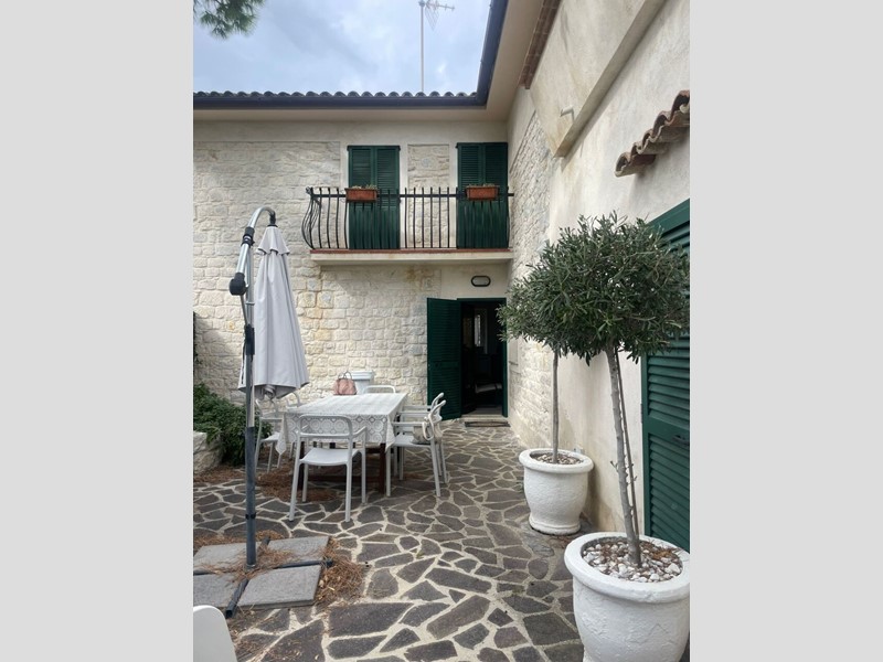 Casa Indipendente in Affitto a Ancona, zona SIROLO, 900€, 80 m², arredato