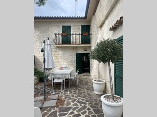 Casa Indipendente in Affitto a Ancona, zona SIROLO, 900€, 80 m², arredato