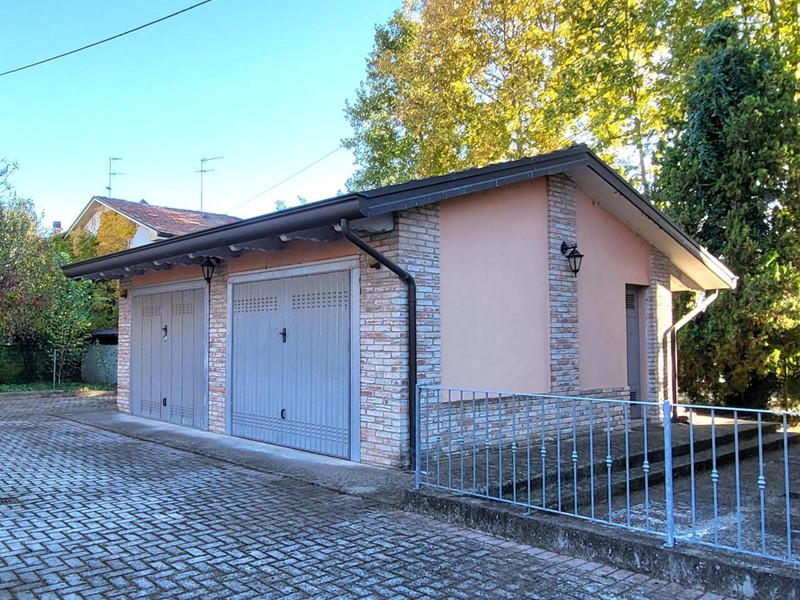 Casa Indipendente in Vendita a Sissa Trecasali, zona Viarolo, 350'000&euro;, 310 m², con Box