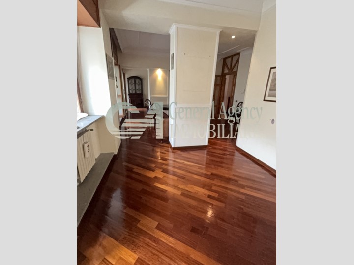 Appartamento in Vendita a Roma, 380'000€, 150 m²