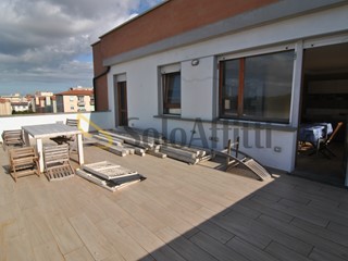 Appartamento in Affitto a Livorno, zona Antignano - Banditella - Ardenza, 1'500€, 100 m², arredato