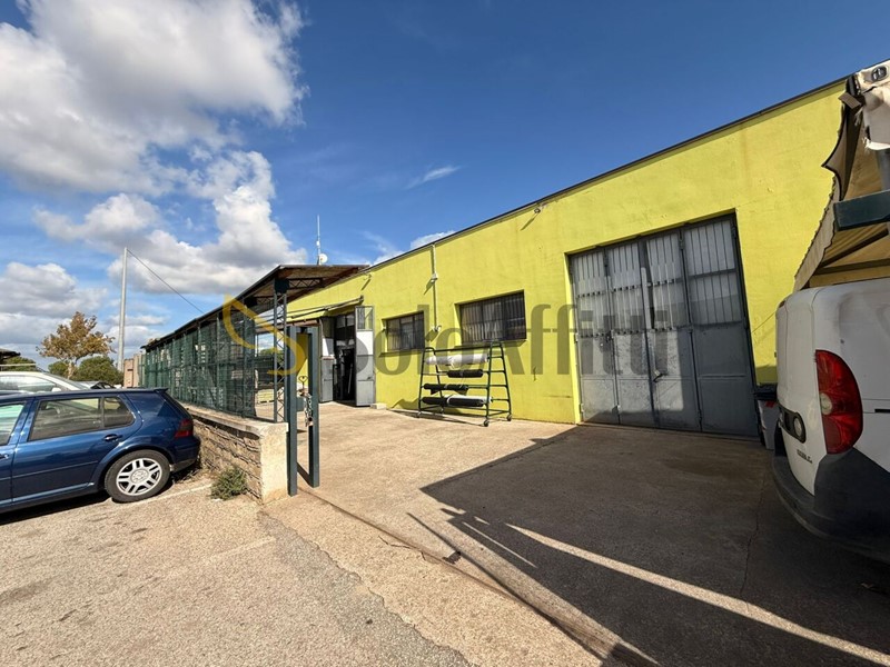 Attività commerciale in Affitto a Montalto di Castro, 1'100€, 131 m²