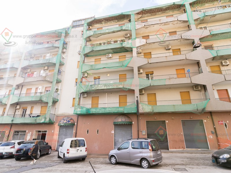 Immobile commerciale in Vendita a Siracusa, zona Tunisi Grottasanta, 58'000&euro;, 61 m²