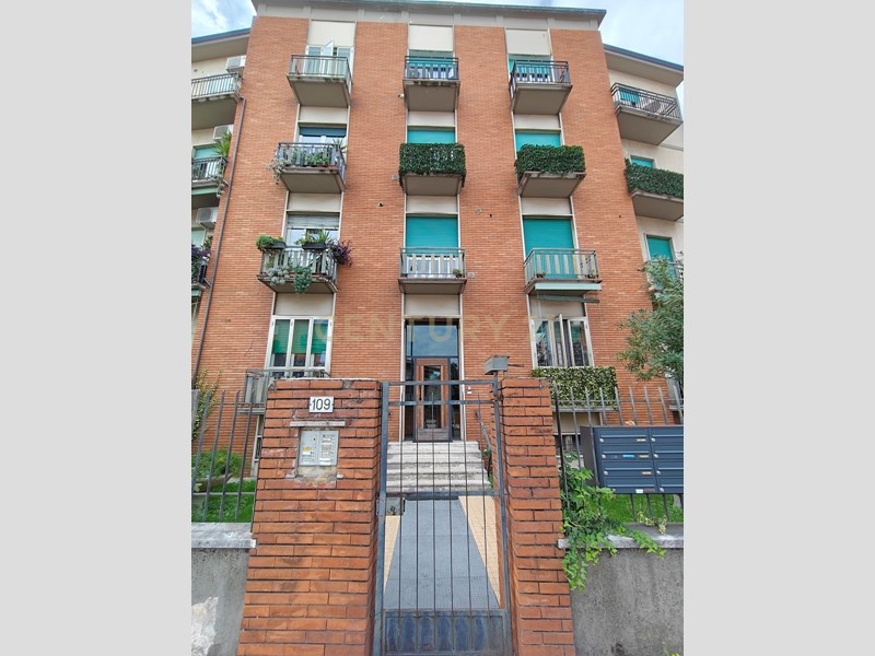 Appartamento in Vendita a Verona, 299'000€, 137 m², con Box