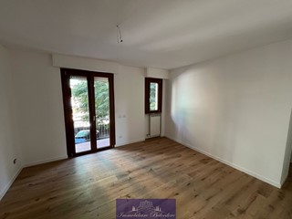 Quadrilocale in Vendita a Firenze, zona Settignano, 720'000€, 135 m², con Box
