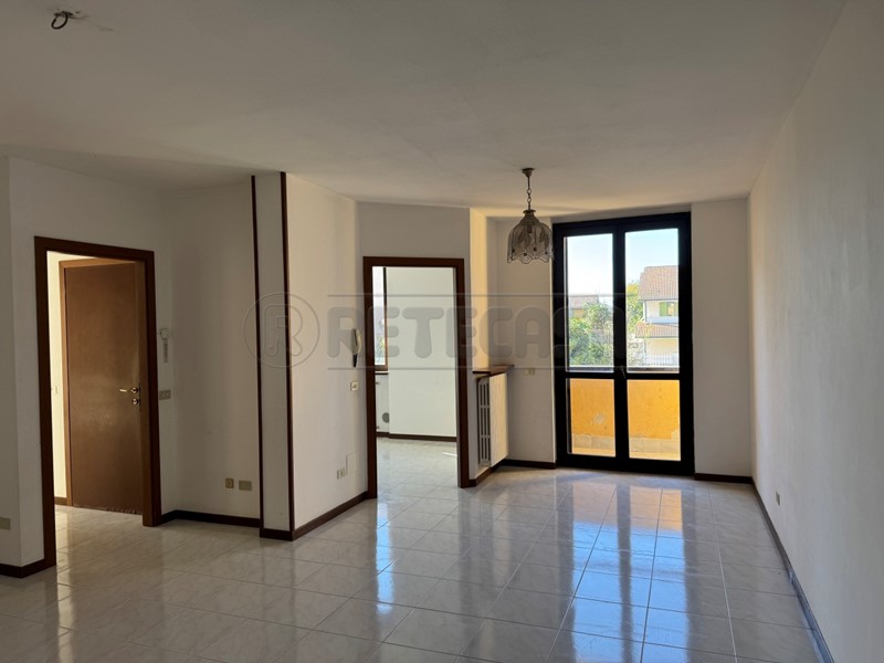 Trilocale in Vendita a Montodine, 140'000€, 102 m², con Box