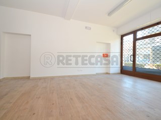 Immobile commerciale in Affitto a Valdagno, zona CENTRO, 900€, 164 m²