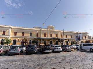 Bilocale in Vendita a Siracusa, zona ORTIGIA - UMBERTO, 105'000€, 54 m², arredato