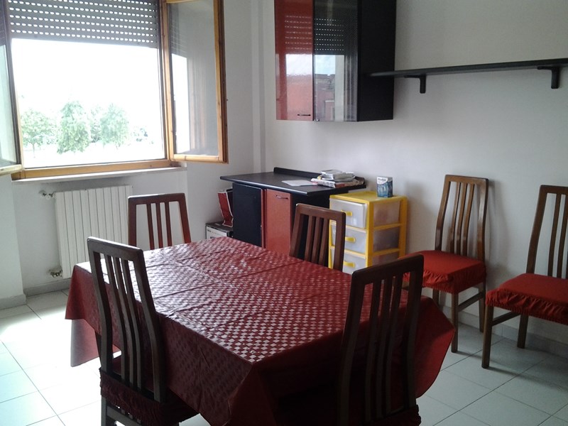 Stanza in Affitto a Monteroni di Lecce, zona Mercatale , 170€, 110 m²