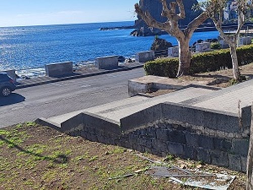 Attività commerciale in Vendita a Aci Castello, zona Lungomare, 320'000€, 138 m², arredato