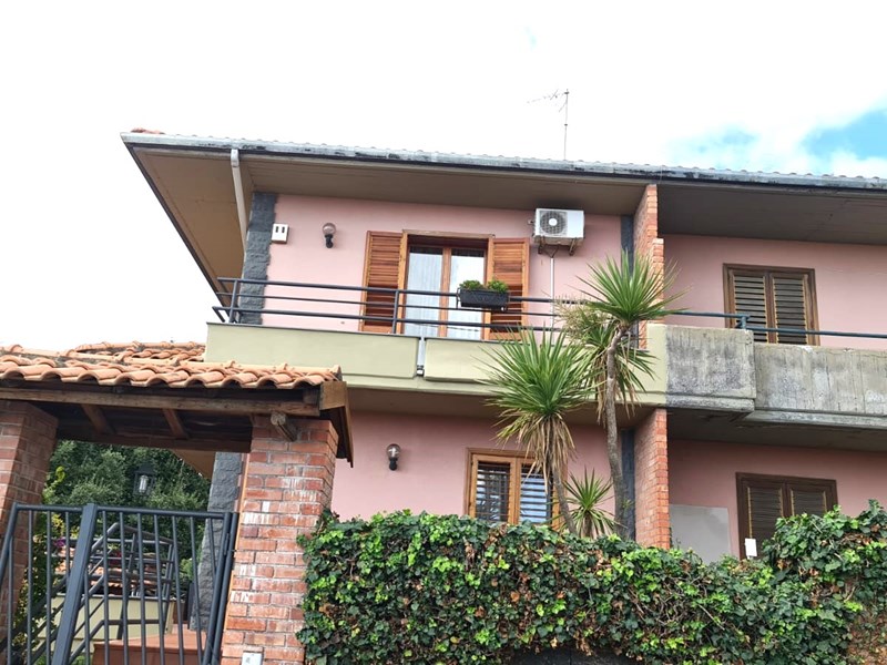 Villetta a schiera in Vendita a Mascalucia, 335'000€, 215 m²