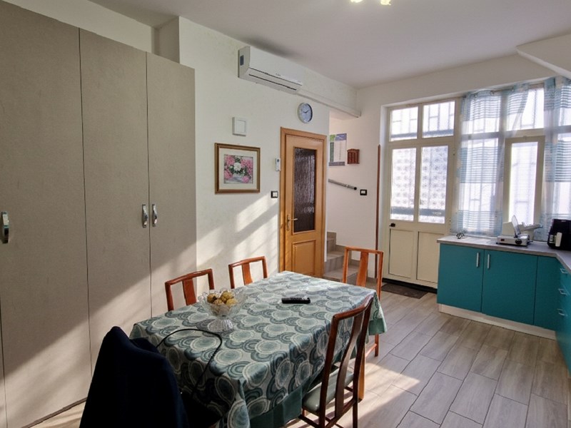 Casa Indipendente in Vendita a Mondragone, zona VIA BOCCUCCI, 75'000€