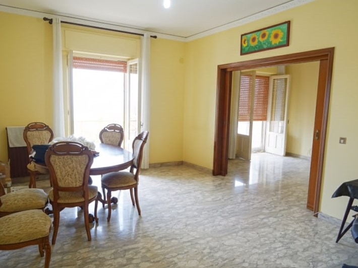 Appartamento in Vendita a Briatico, zona Campo sportivo Briatico, 75'000€, 142 m²