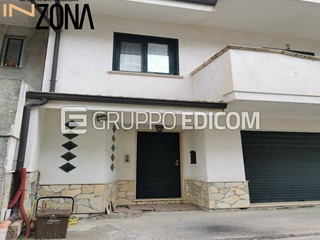 Casale in Vendita a Monasterace, 47'655€, 204 m²