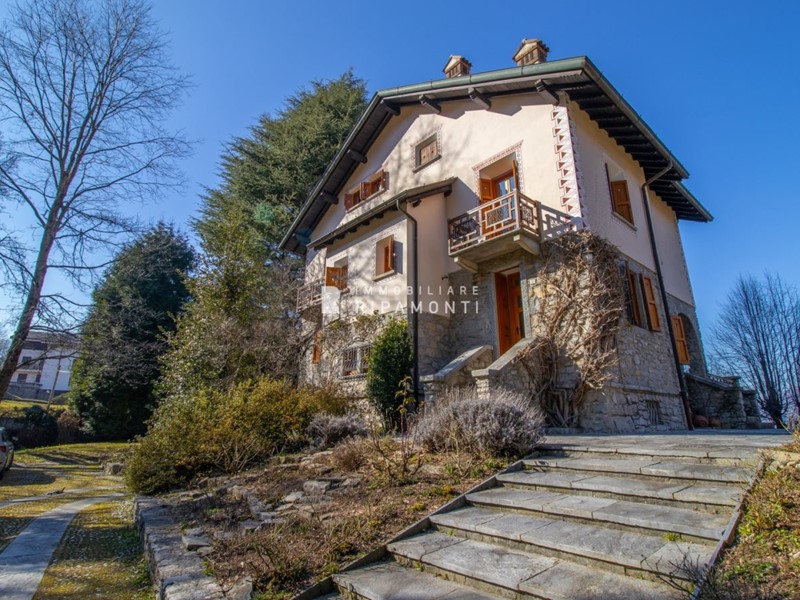 Villa in Vendita a Cremeno, 1'200'000€, 350 m²