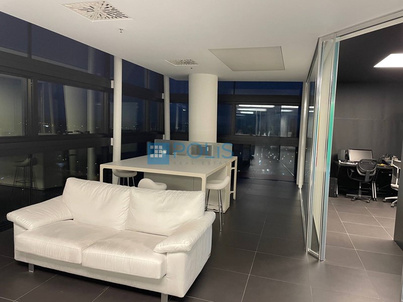 Ufficio in Affitto a Padova, 2'500€, 180 m²