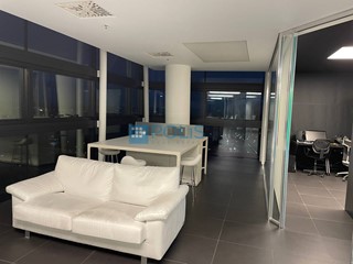 Ufficio in Affitto a Padova, 2'500€, 180 m²