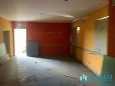 Negozio in Vendita a Cassano d'Adda, 107'000€, 141 m²