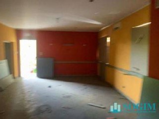 Negozio in Vendita a Cassano d'Adda, 107'000€, 141 m²