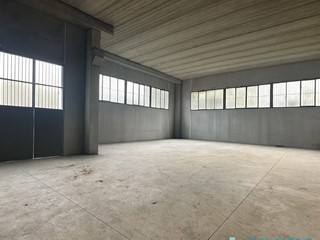 Capannone in Vendita a Muggiò, 850'000€, 920 m²