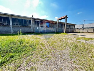 Capannone in Vendita a Borgo Ticino, 520'000€, 980 m²