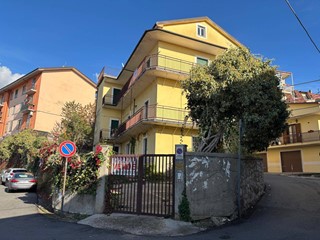 Rustico in Vendita a Spezzano della Sila, 250'000€, 500 m²