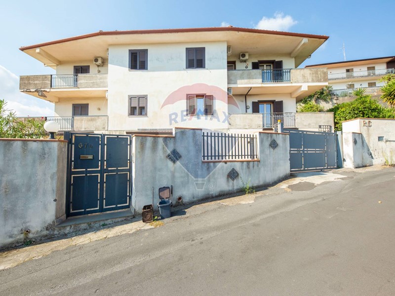 Casa Semi Indipendente in Vendita a Mascalucia, 295'000€, 230 m²