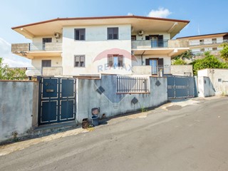 Casa Semi Indipendente in Vendita a Mascalucia, 295'000€, 230 m²