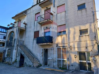 Appartamento in Vendita a Giardini Naxos, 150'000€, 145 m²
