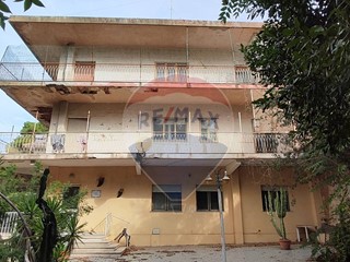Villa in Vendita a Caltagirone, 130'000€, 700 m²