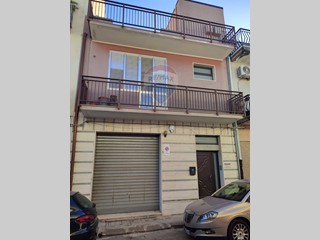 Casa Indipendente in Vendita a Floridia, 240'000€, 264 m²