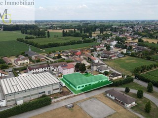 Capannone in Vendita a Salizzole, 245'000€, 800 m²