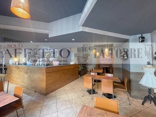 Attività commerciale in Vendita a Alessandria, 50'000€, 400 m²