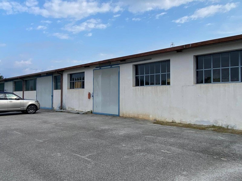 Capannone in Vendita a Sacile, 390'000€, 600 m²