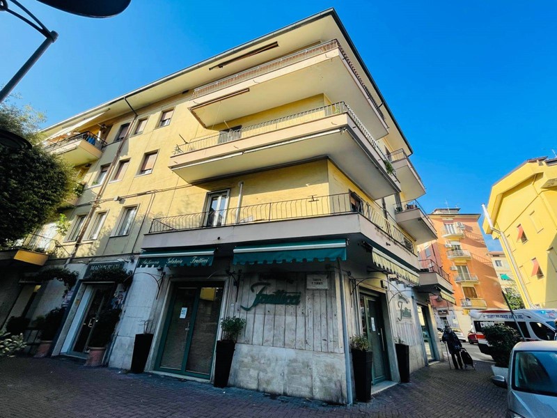 Immobile commerciale in Vendita a Colleferro, 100 m²
