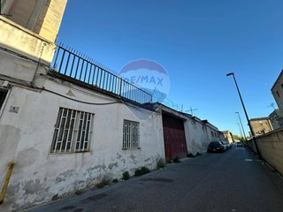 Immobile commerciale in Vendita a Napoli, 260'000€, 350 m²