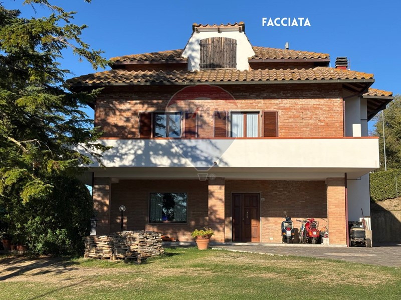 Villa in Vendita a Roccastrada, 485'000€, 266 m²