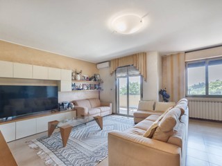 Appartamento in Vendita a Silvi, 250'000€, 175 m²