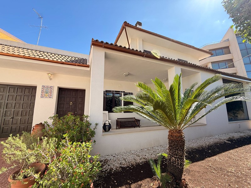 Villa in Vendita a Siracusa, 480'000&euro;, 185 m²