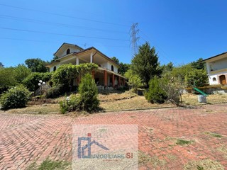 Casa Indipendente in Vendita a Benevento, 495'000€, 600 m²