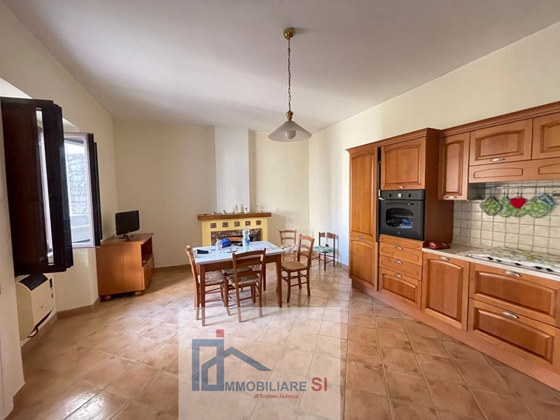 Casa Semi Indipendente in Vendita a Cautano, 135'000€, 293 m²