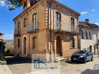 Casa Semi Indipendente in Vendita a Sant'Angelo a Cupolo, 88'000€, 200 m²