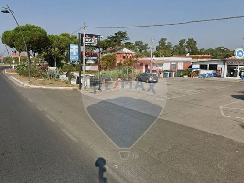 Immobile commerciale in Vendita a Terracina, 780'000€, 850 m²