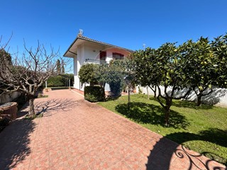 Casa Semi Indipendente in Vendita a Terracina, 258'000€, 89 m²
