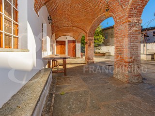 Villa bifamiliare in Vendita a Avigliana, 590'000€, 559 m²