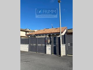 Villa bifamiliare in Vendita a Roma, 275'000€, 108 m²