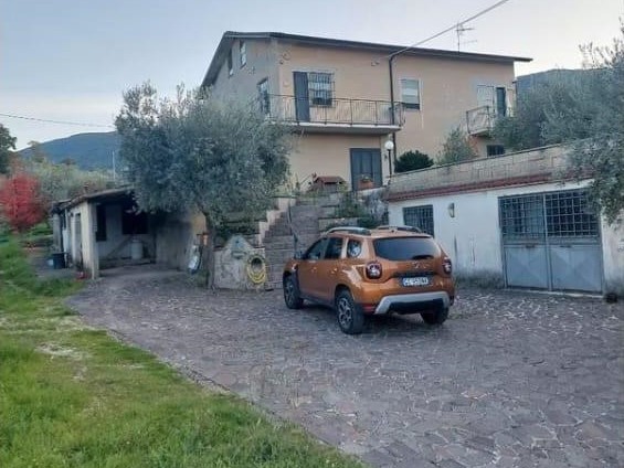 Appartamento in Vendita a Toffia, 220'000&euro;, 345 m²