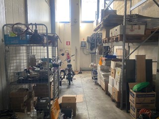 Capannone in Vendita a Terni, 315'000€, 450 m²