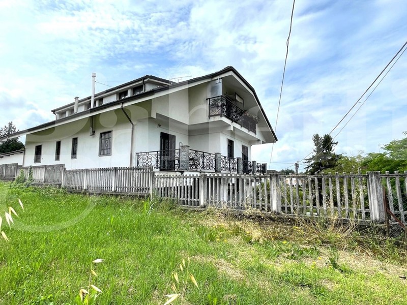 Casa Indipendente in Vendita a Capriata d'Orba, 150'000€, 280 m²